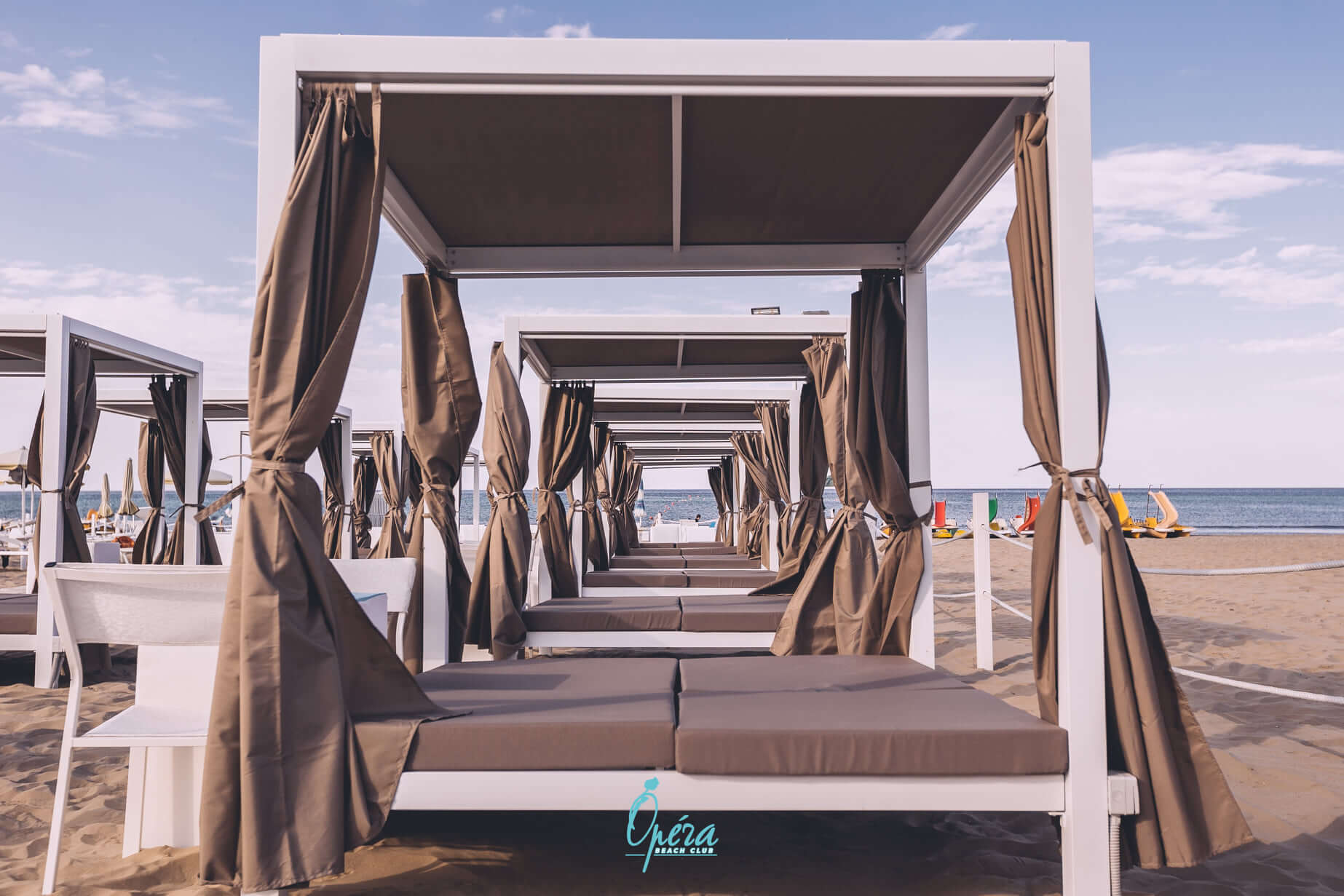 queen-mood-location-5